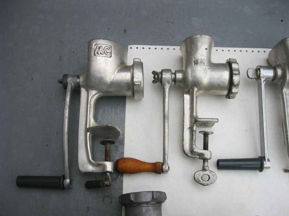 Продам чугунную мясорубку СССР