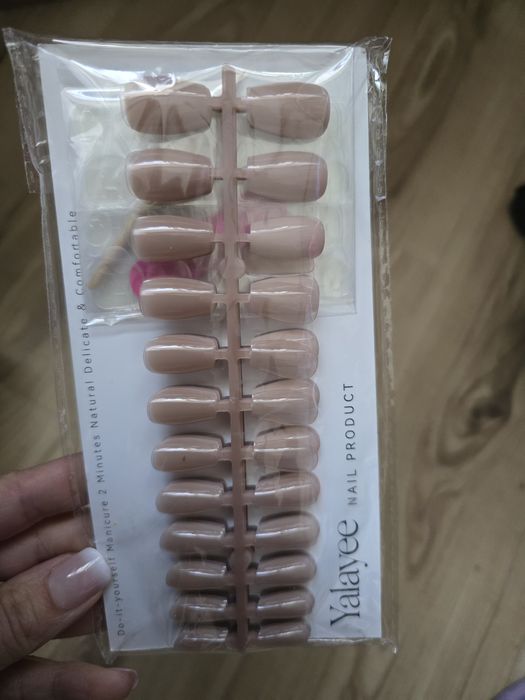 Накладні нігті  5 кольорів