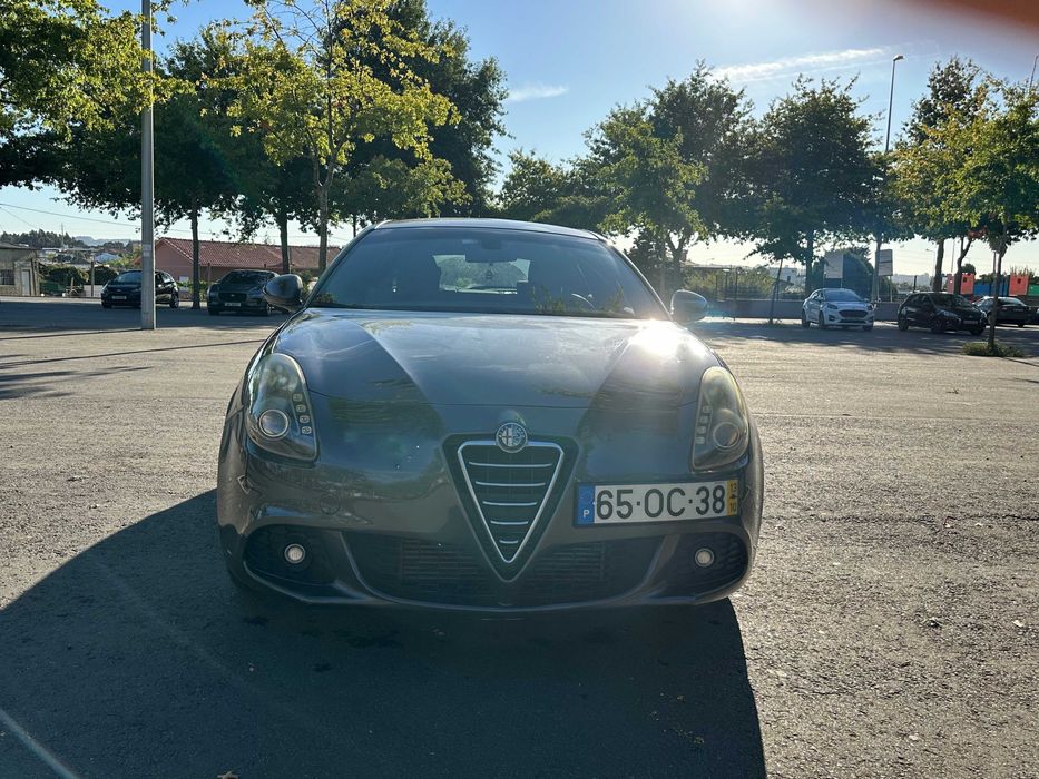 Alfa Romeo Giulietta 1.6 JTDm Veloce – Apenas 52850 km Reais (Oportunidade Única)