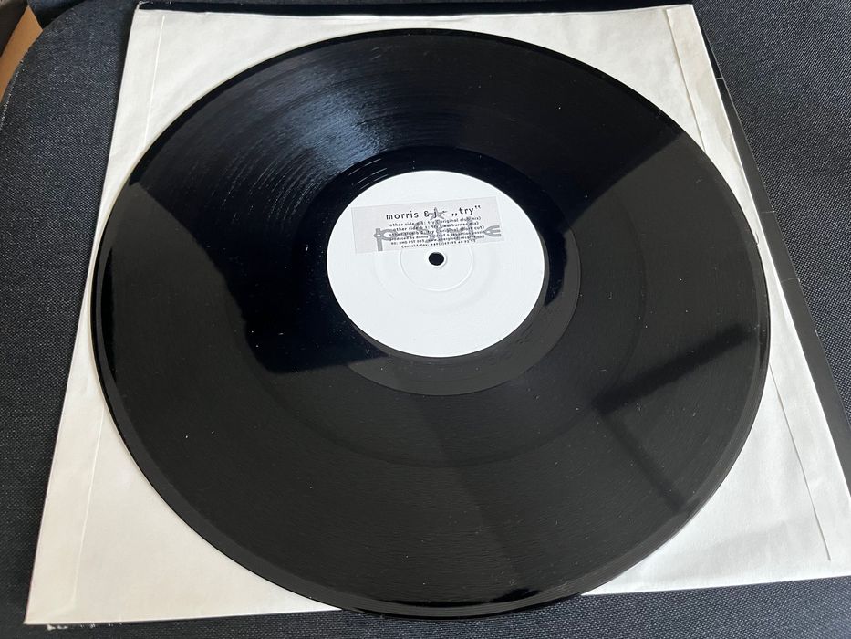 Morris & J. - Try - Progressive House, House