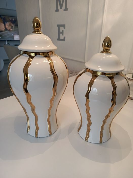 Amfory w dwóch wysokościach.