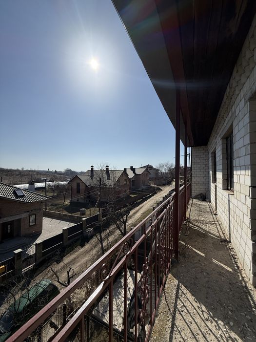 Продаж 335 м² будинку всього за 75 000$ біля Львова.