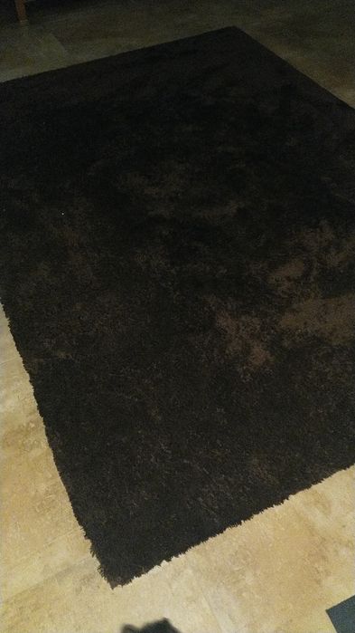 Tapete de pelo castanho