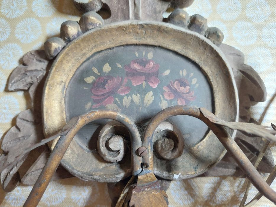 Aplique antigo em madeira