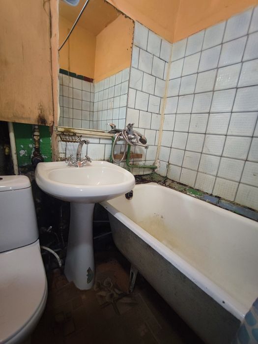 Продається 3- х кімнатна квартира Немішаєво центр 35000 $
