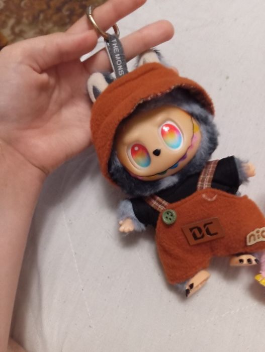 Лабубу с одеждой