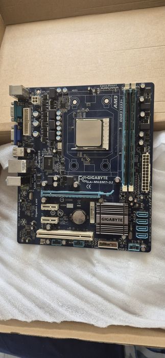 Płyta główna Gigabyte GA-M68MT-S2 z procesorem AMD Athlon II