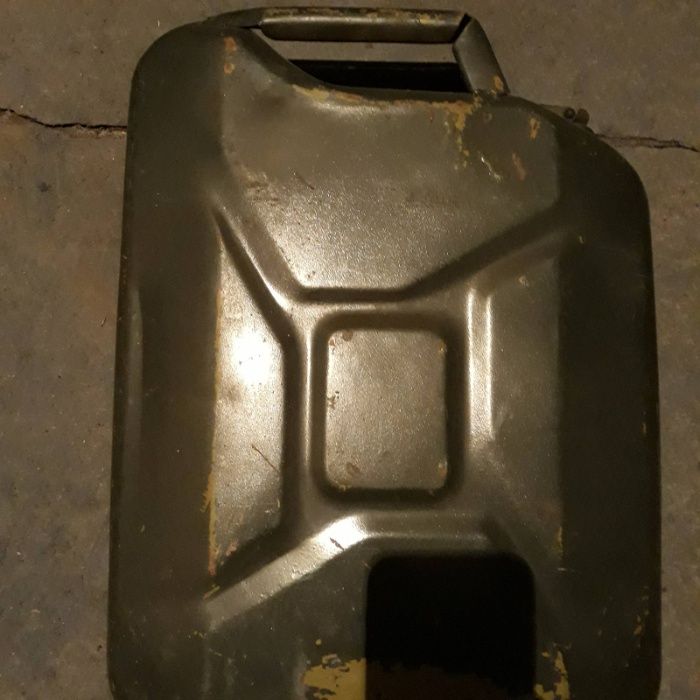 Канистра для бензина 20 л