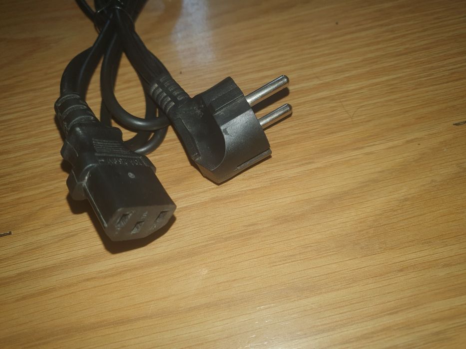 Kabel zasilający do komputera drukarki itp mam też inne kable pytać