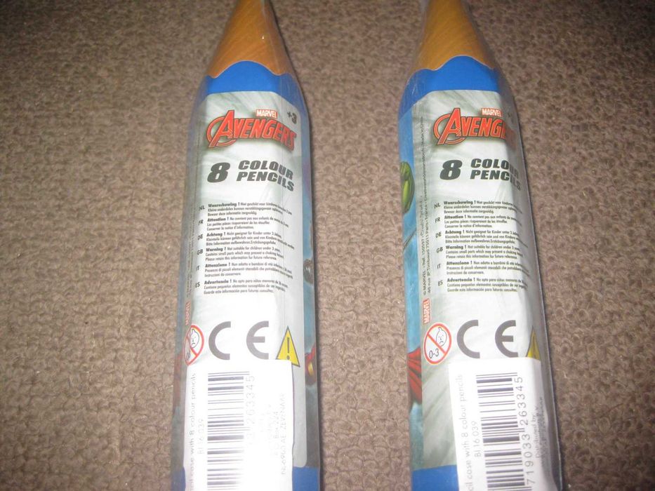 2 Porta Lápis com 8 Lápis de Cor dos “Avengers” Novos!