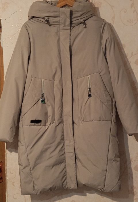 Зимова жіноча куртка.