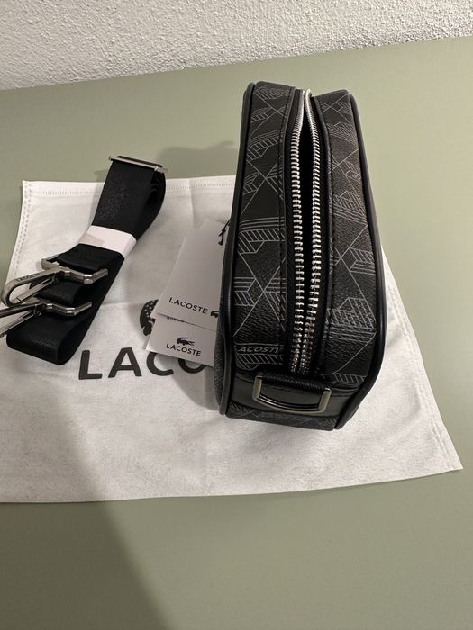 Bolsa pochet lacoste preta