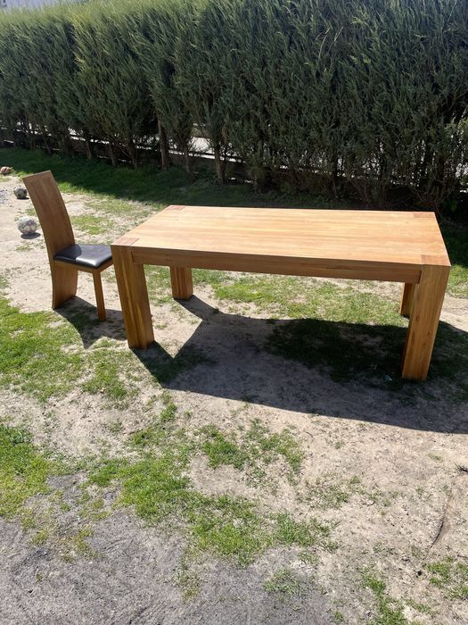 Stół dębowy z krzesłami