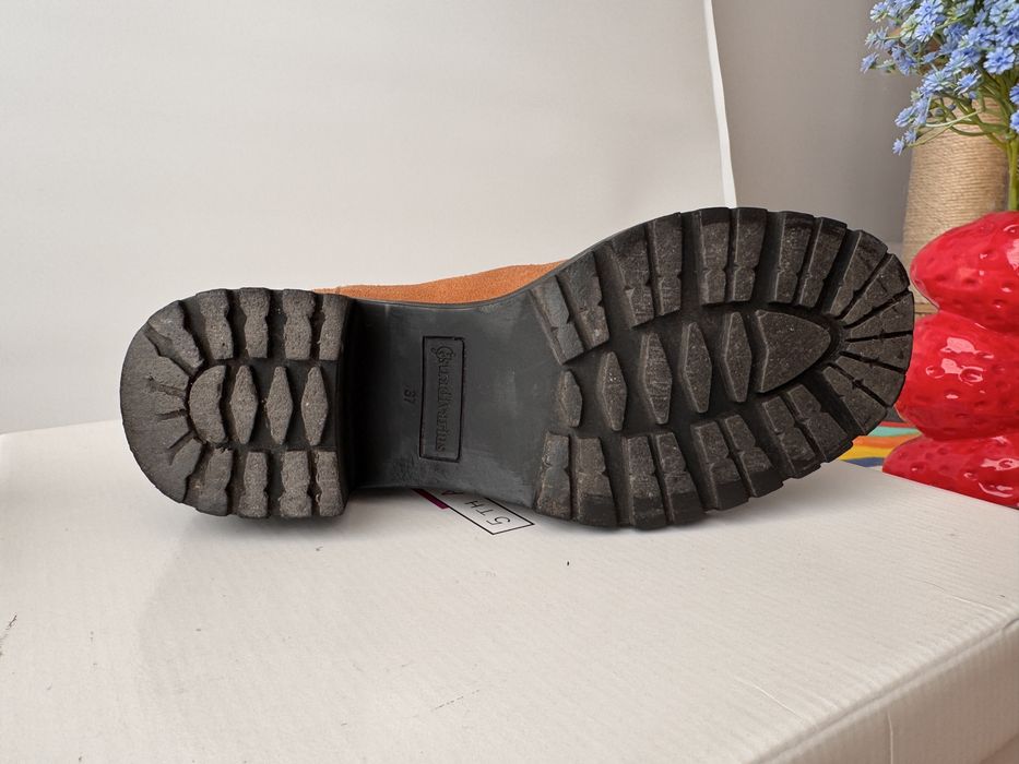 Zamszowe botki Strafivarius
