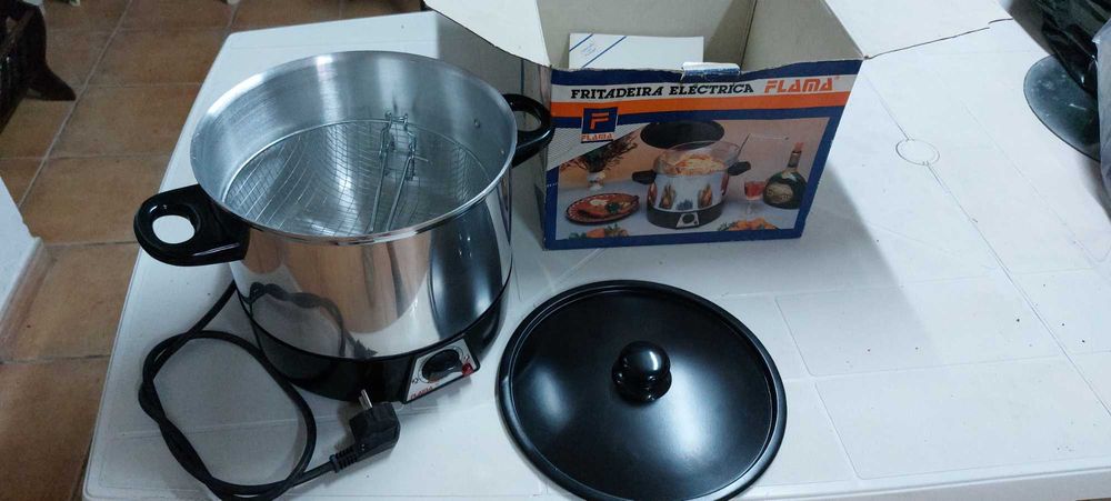 Fritadeira elétrica a óleo Flama 1600w nova