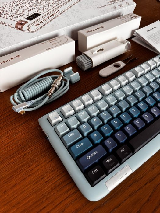 кастомная клавиатура с солидным комплектом 75%, екранчик+кноб