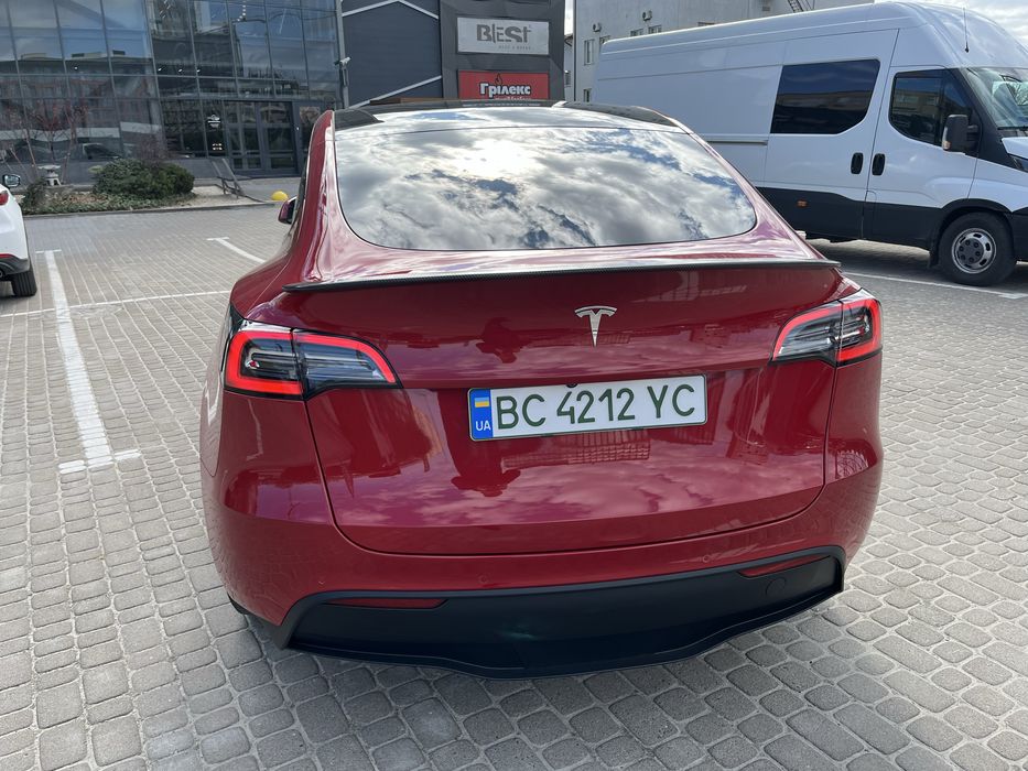 Tesla Model Y Long Range Dual Motor All-Wheel Drive 2021 Red