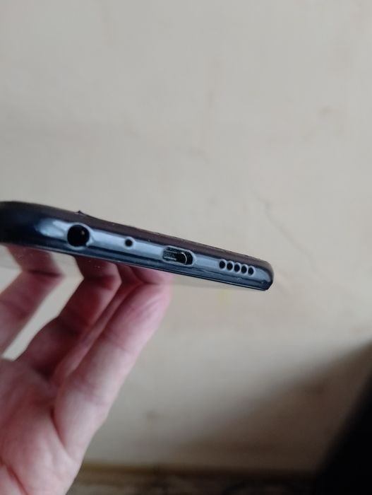 Дешевий робочий телефон для дзвінків або на відновлення