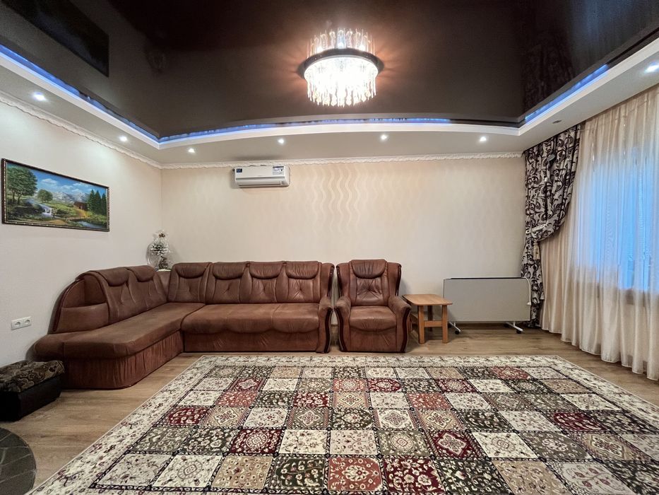 Капітальний будинок РОМАНКОВЕ, гараж, сад, тераса – всі зручності!
