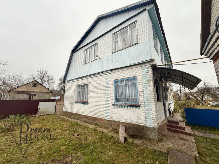 Продаж 2 поверхового цегляного будинку