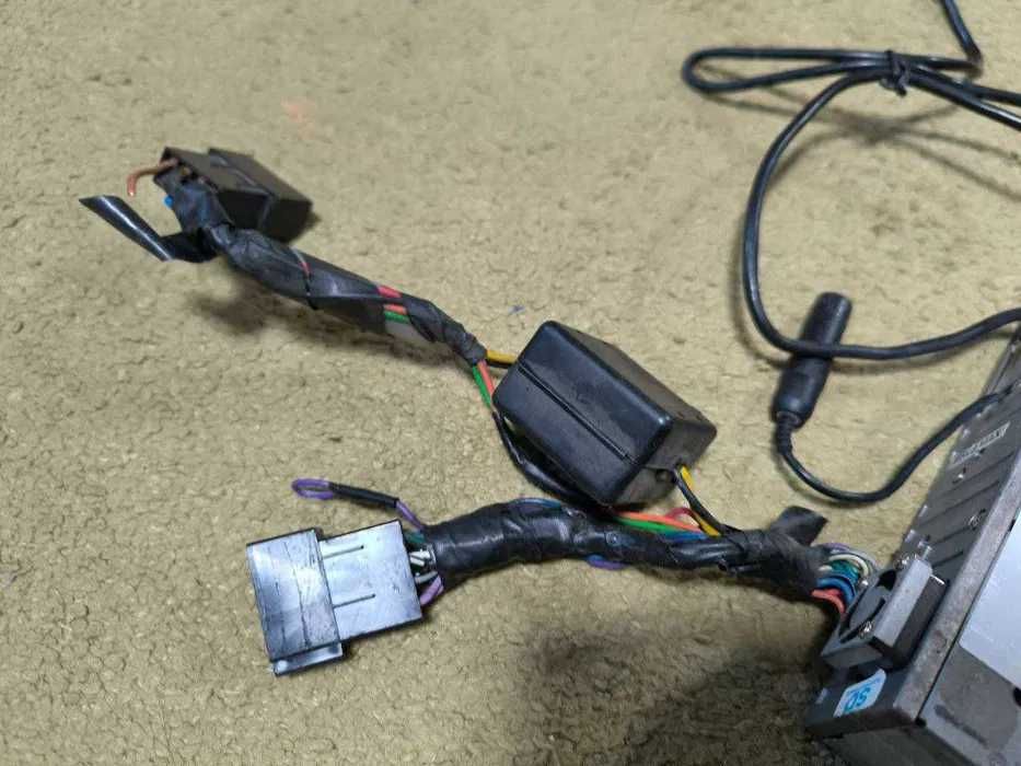 Автомагнитола Clarion VRX575USB