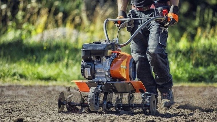 Культивация землі мотоблоком