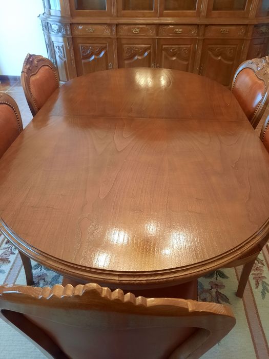 Mesa de salão et cadeiras