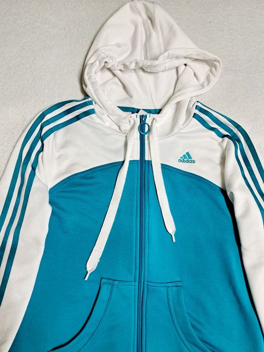 Bluza Adidas rozninana z kapturem z nadrukiem