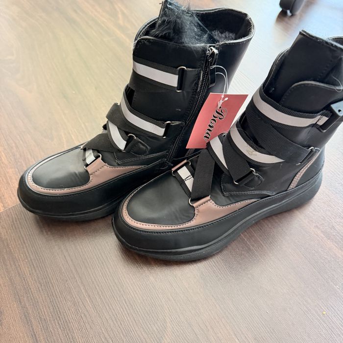 Зимові  чоботи  жіночі