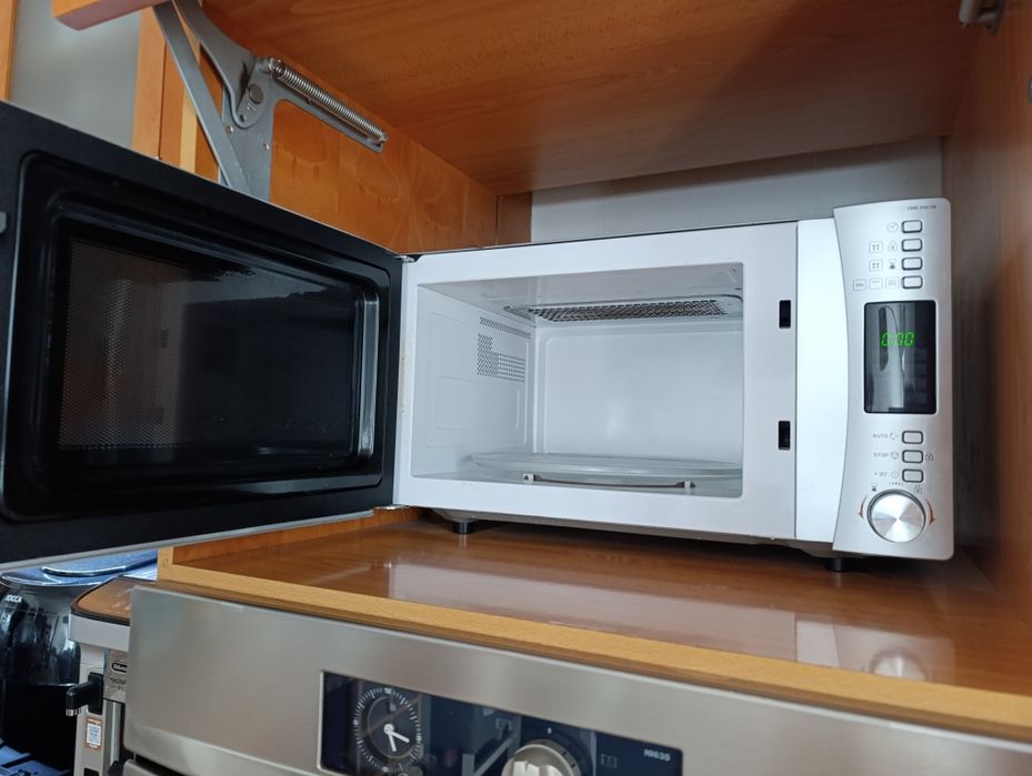 Microondas com função grill64285161629825121