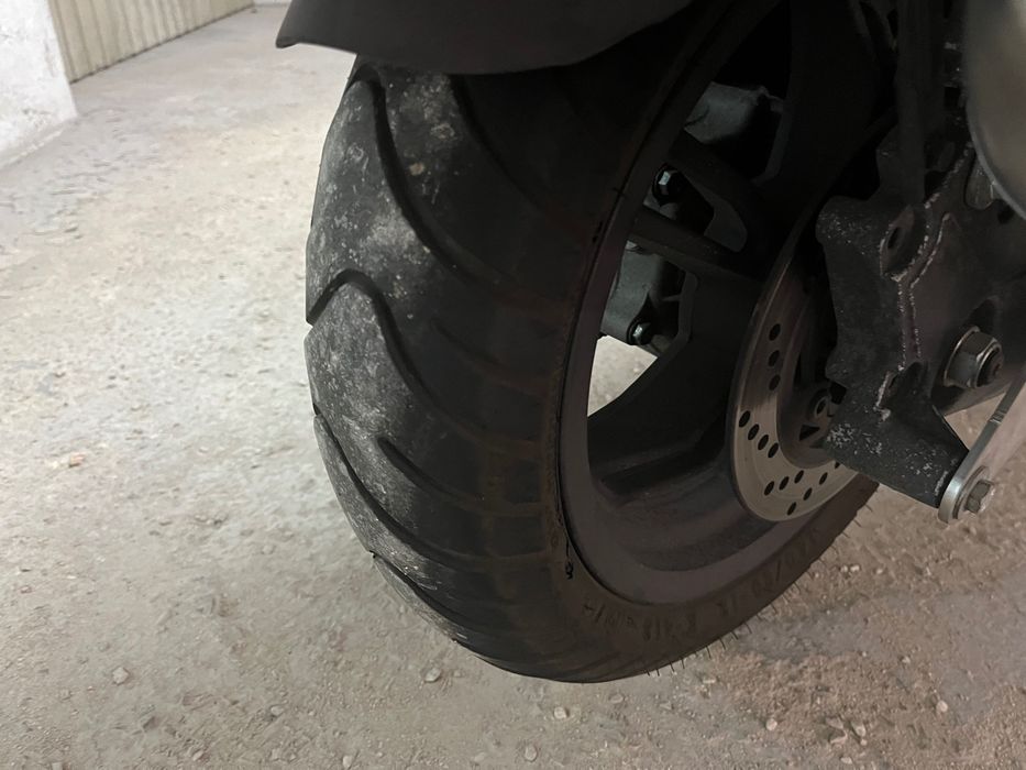 Daelim 125 fi só com 8200km