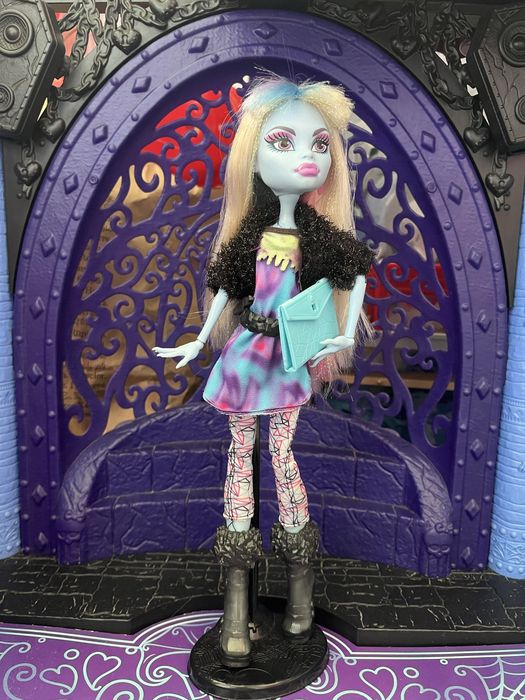 Колекційні ляльки MonsterHigh (Джинафаер Лонг, Клодін Вульф, Еббі Бомінейбл,Дракулаура, Френкі)