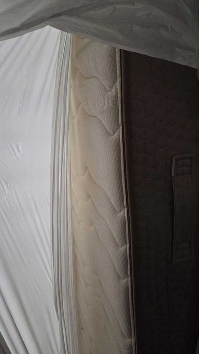 Cama Corpo e Meio 1.2x1.95m - Estrado e colchão em bom estado