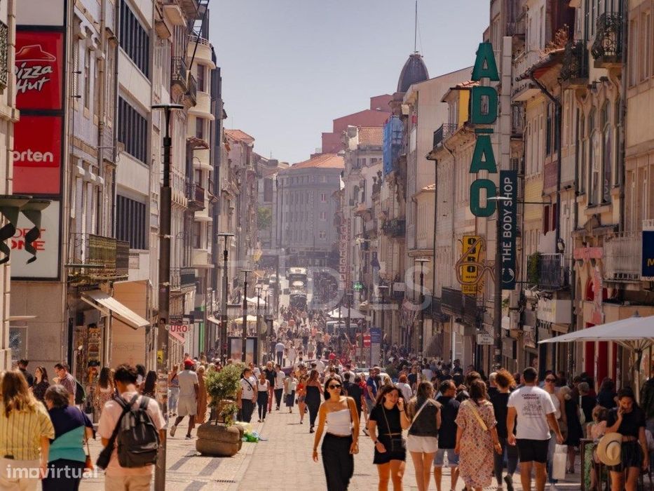 Apartamento T1, num novo empreendimento na Avenida do Aliados, no P...