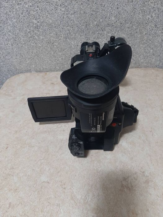 Видеокамера Panasonic DVX100B под ремонт или на запчасти.