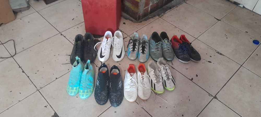 Chuteira de campo e de futsal por apenas 20€ cada uma.