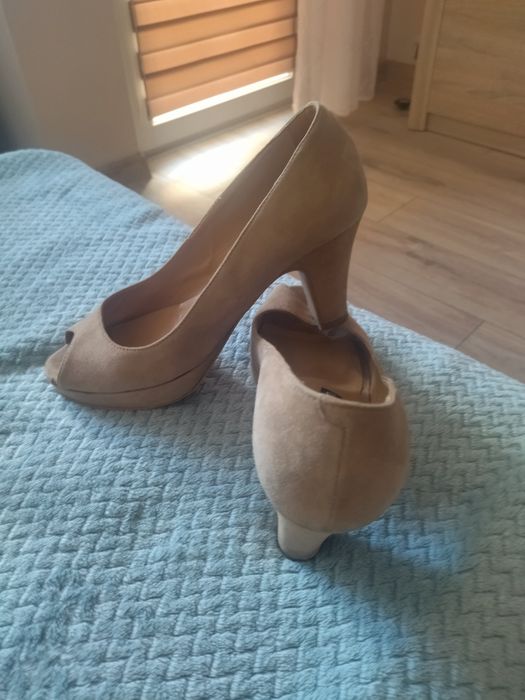 Piękne buty na platformie- FABBRICA MORICHETTI- skóra - beż