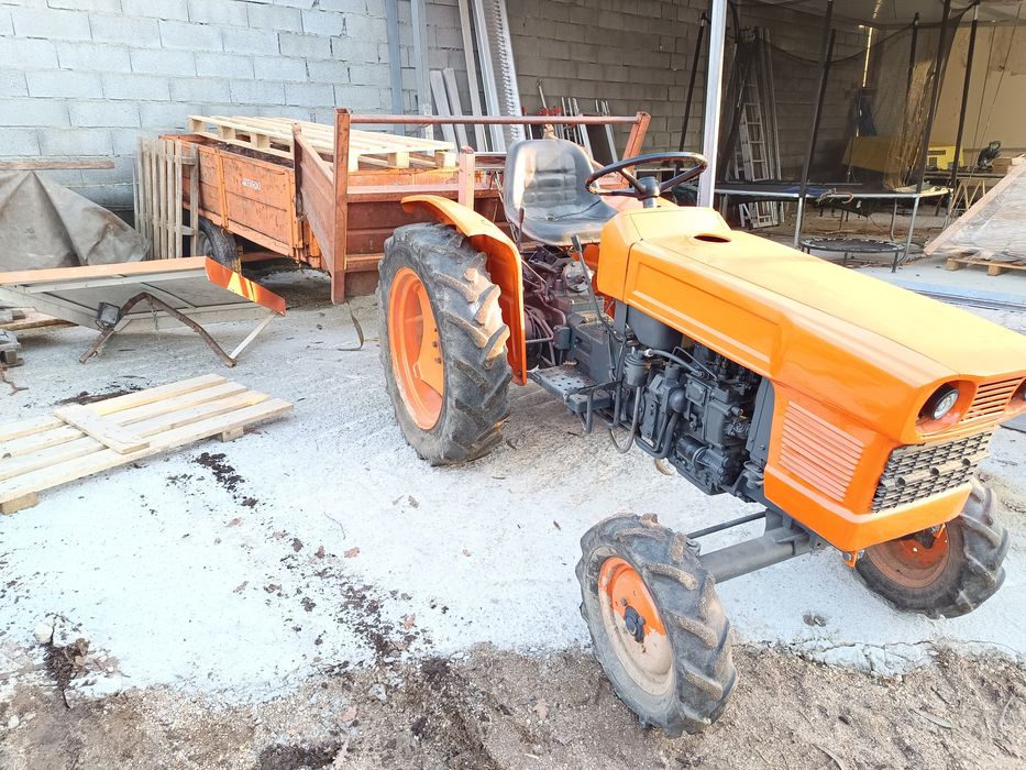 Trator Kubota l175 com reboque e documentos