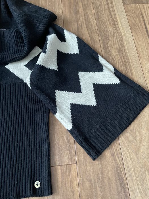 Sweter S szerokie rekawy wywijany golf