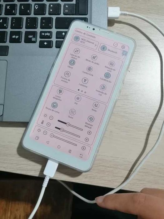 Fully new e-ink phone Bigme hibreak pro color