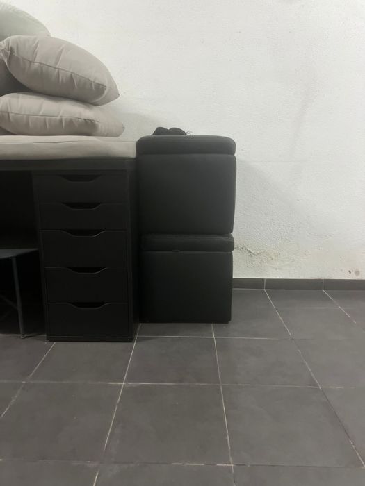 Bancos pretos (comprido) e 2 pequenos