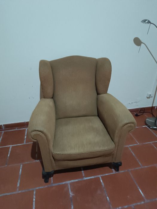 Sofá antigo de orelhas