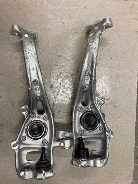 Кулак Цапфа Ступица Audi Q8 4M