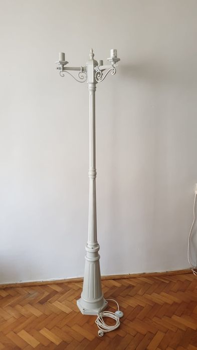 Lampa stojąca Biała