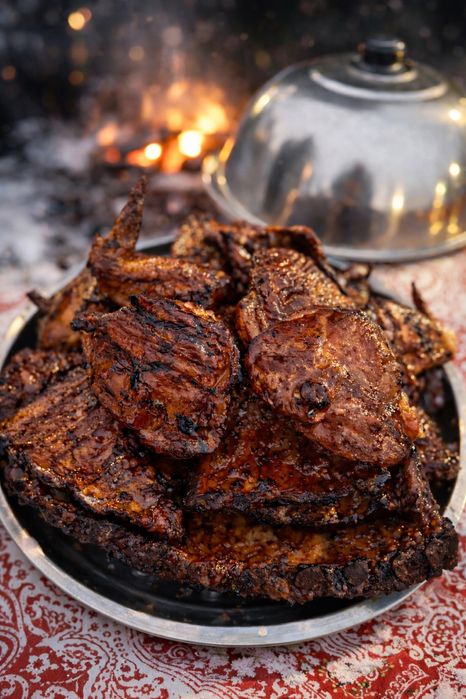 Корчені ребра,крила,полядва,ковбаски