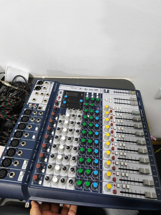 Soundcraft signature 12 em ótimo estado