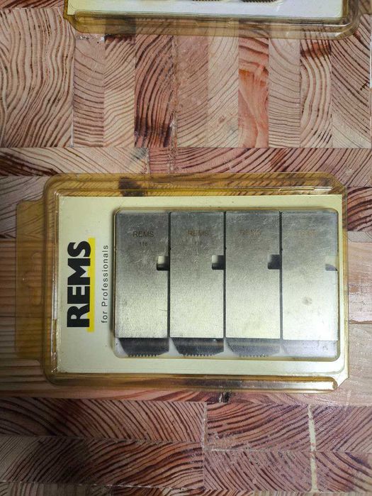 Різьбонарізні плашки REMS R 1/2-3/4.