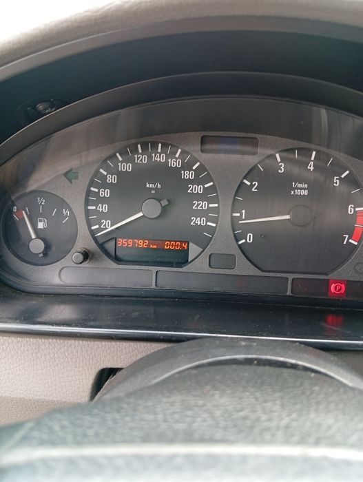 Бмв е36 компакт  1.6