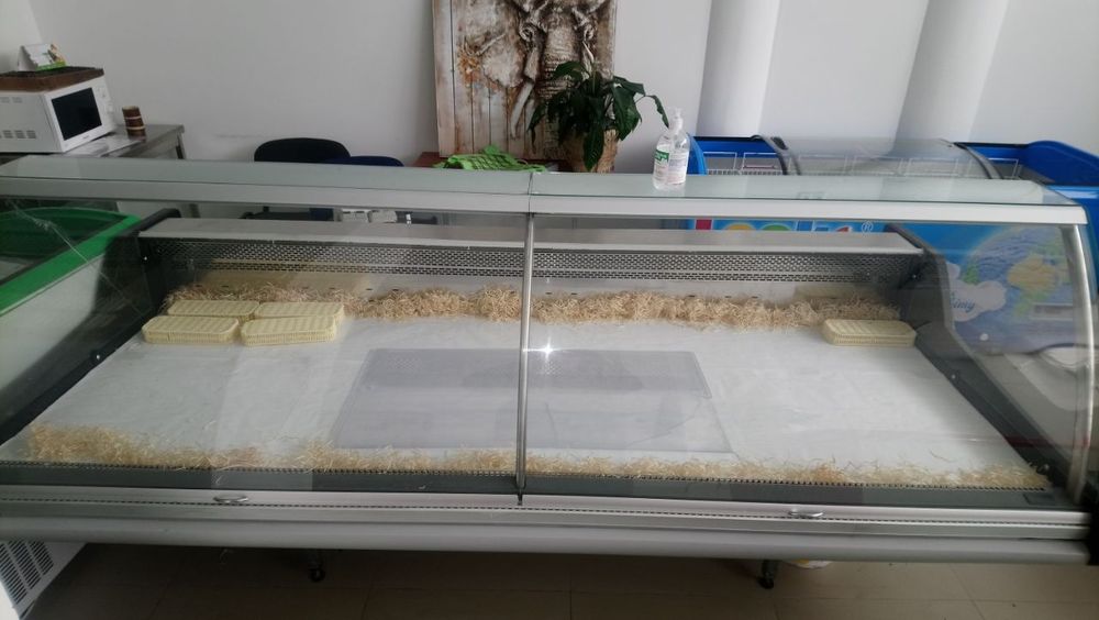 2 холодильные витрина 1.80 и 2.50