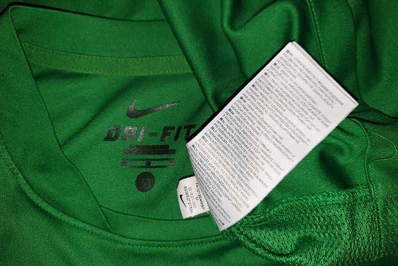 The Celtic F.C. Nike DriFit 2010-11 training shirt/pre-match size: M